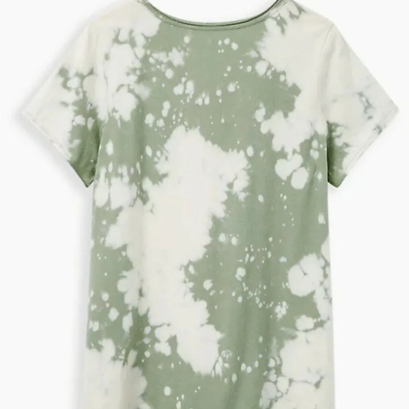 Torrid Vinyl Icons Journey V-Neck Tee. Size 2 (18/20) - Picture 2 of 5